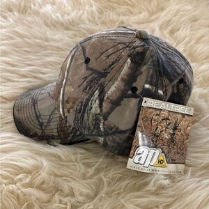 NWT Realtree Multicolor Camouflage Hat
